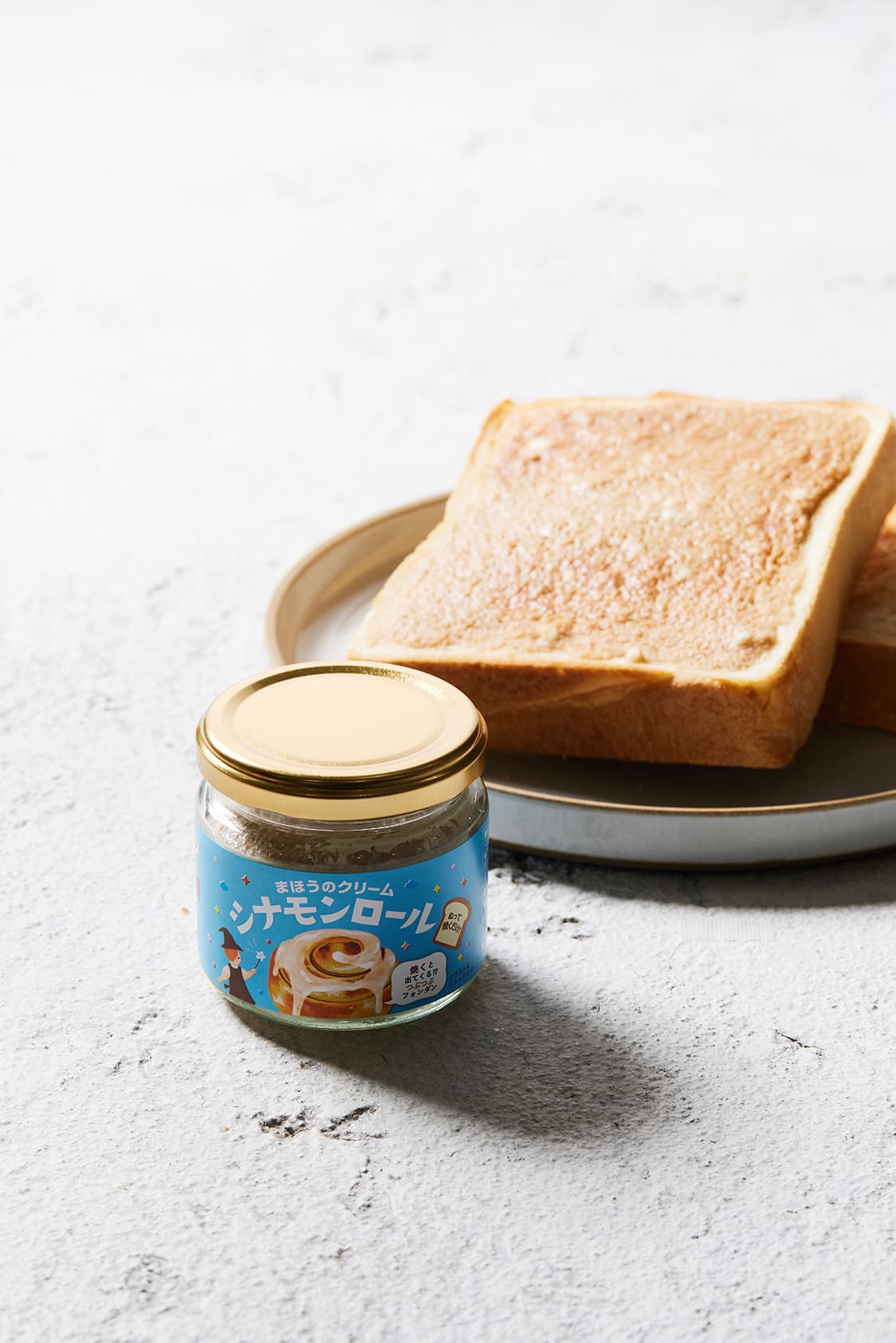 
                  
                    まほうのクリーム　シナモンロール
                  
                